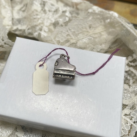 Sterling Piano 🎹 Charm - Picture 3 of 5
